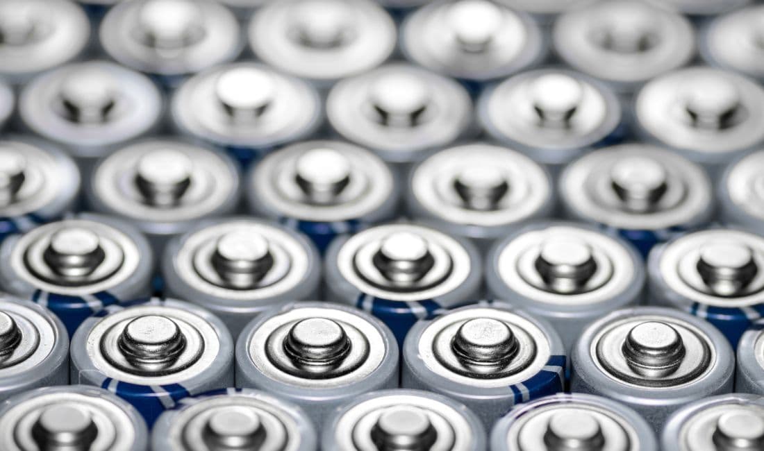 une dizaine de cellules lithium-ion de batterie