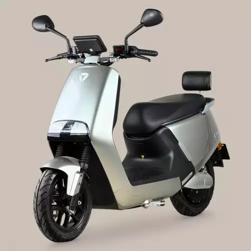 yadea G5 gris trois quart face gauche