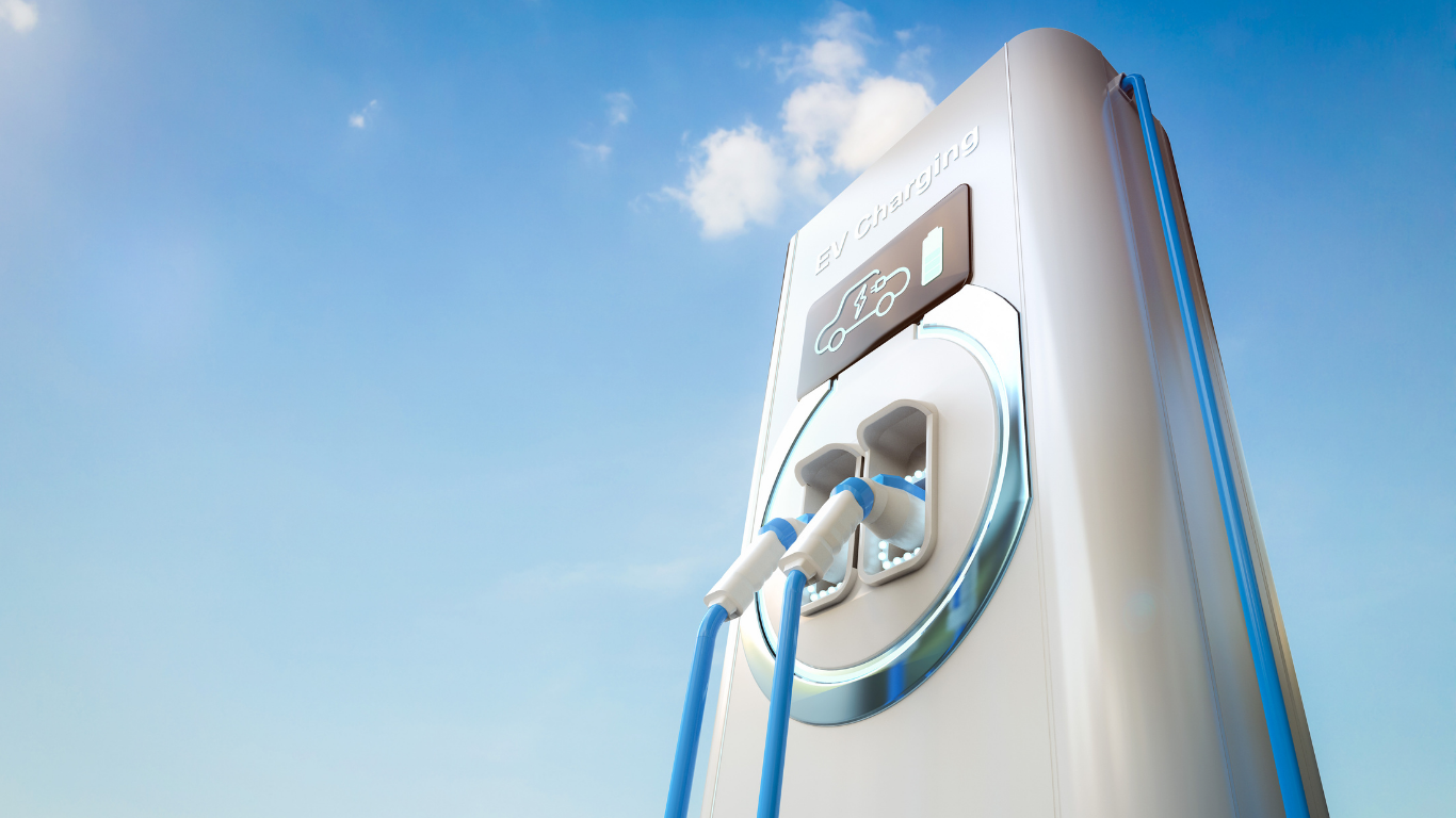 Borne de recharge électrique devant un ciel bleu