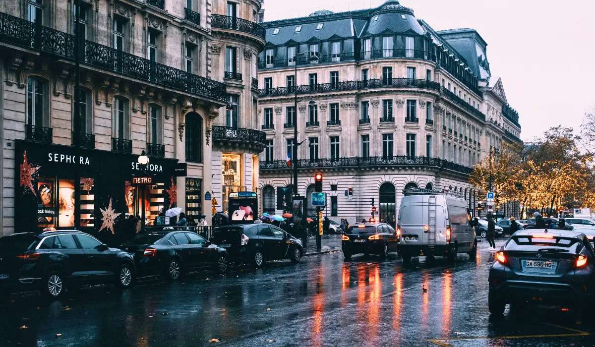 paris sous la pluie, idéal pour mesurer l'autonomie réelle