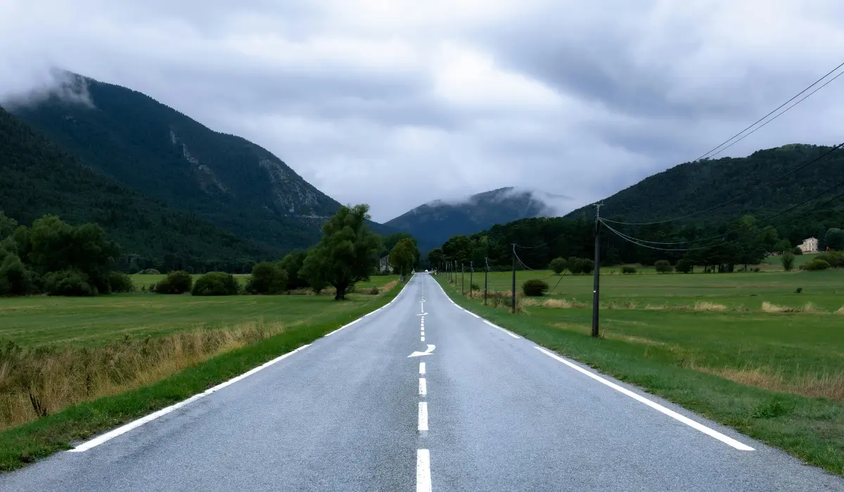 route de campagne en hiver