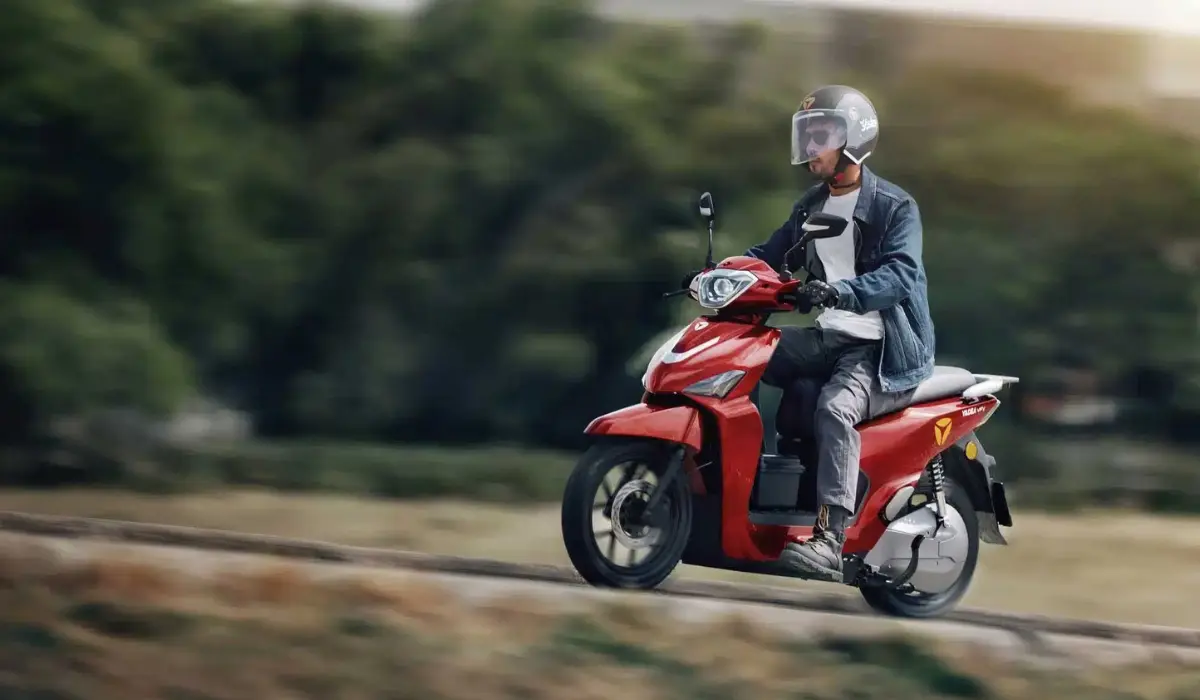 un scooter électrique à grandes roues